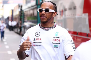 Monako - 26 Mayıs 2024 - Mercedes AMG Petronas F1 takımından Lewis Hamilton Monako Formula 1 Grand Prix sırasında - 