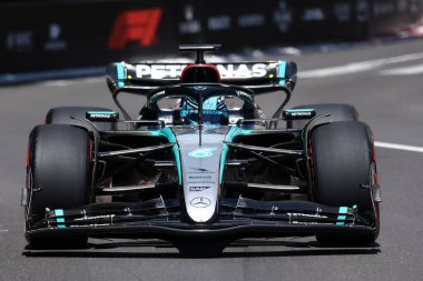 Monako - 26 Mayıs 2024 - Mercedes AMG Petronas F1 takımından George Russell Monako Formula 1 Grand Prix sırasında - 