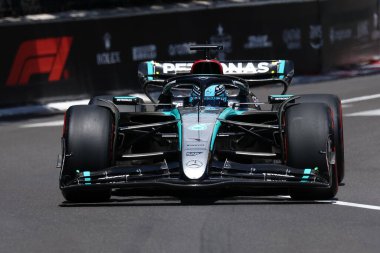 Monako - 26 Mayıs 2024 - Mercedes AMG Petronas F1 takımından George Russell Monako Formula 1 Grand Prix sırasında - 
