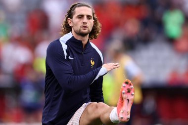 Münih, Almanya. 9 Temmuz 2024. Uefa Euro 2024 maçında Fransa ve İspanya arasında Adrien Rabiot .