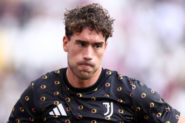 Juventus Fc 'ten Dusan Vlahoviç, Juventus Fc ve Juventus Next Gen arasındaki dostluk karşılaşması öncesinde 06 Ağustos 2024' te İtalya 'nın Torino kentindeki Allianz Stadyumu' nda oynanan hazırlık maçında .