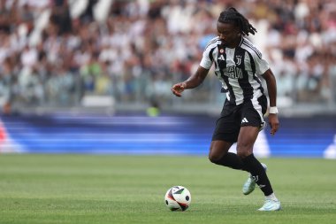 Juventus Fc 'ten Khephren Thuram, Juventus Fc ve Juventus Next Gen arasında oynanan dostluk karşılaşması sırasında 06 Ağustos 2024 tarihinde İtalya' nın Torino kentinde Allianz Stadyumu 'nda maç yapmaktadır. .