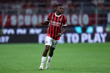 Ac Milan 'dan Samuel Chukwueze, 17 Ağustos 2024' te İtalya 'nın Milano kentinde oynanan Stadyum Giuseppe Meazza' da oynanan Ac Milan ve Torino Fc arasında oynanan karşılaşmaya bakıyor. .