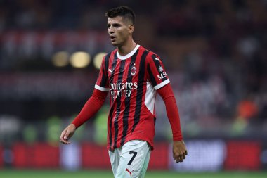 Ac Milan 'dan Alvaro Morata, 17 Ağustos 2024 tarihinde İtalya' nın Milano kentinde oynanan Stadyum Giuseppe Meazza 'da oynanan Ac Milan ve Torino Fc arasında oynanan karşılaşmaya bakıyor. .