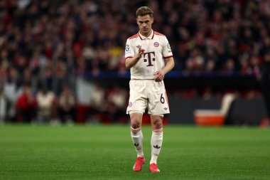 FC Bayern Munchen takımından Joshua Kimmich, 8 Nisan 2025 tarihinde Almanya 'nın Munchen kentinde oynanan UEFA Şampiyonlar Ligi 2024 / 25 çeyrek final ilk ayak maçında Allianz Arena' da Fc Bayern Munchen ve FC Internazionale arasında el hareketi yaptı. .