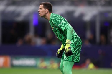 Fc Barcelona 'dan Wojciech Szczesny, 6 Mayıs 2025 tarihinde İtalya' nın Milano kentinde oynanan UEFA Şampiyonlar Ligi 2024 / 25 yarı final ikinci ayak karşılaşmasında FC Internazionale ile Fc Barcelona arasında seyrediyor. .