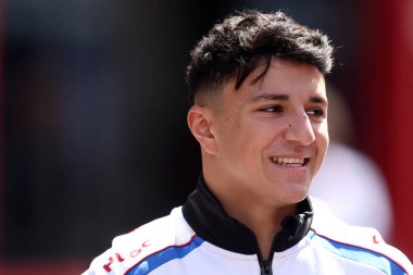 Racing Bulls Formula 1 takımından Isack Hadjar Macaristan 'ın F1 Grand Prix' sinde Paddocl 'da