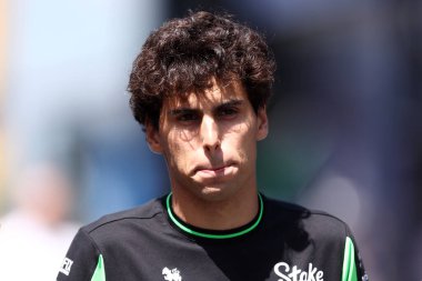 Macaristan F1 Grand Prix 'si sırasında Kick Sauber' den Gabriel Bortoleto Paddocl 'da