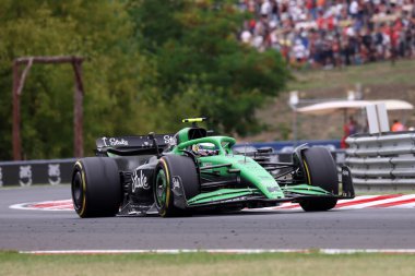 Macaristan 'ın F1 Grand Prix' si sırasında Kick Sauber 'den Gabriel Bortoleto doğru yolda gidiyor