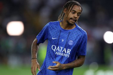 Paris 'ten Bradley Barcola Saint-Germain Fc, UEFA Süper Kupa Finali öncesi ısınma turunda Paris Saint-Germain Fc ile Tottenham Hotspur Fc arasında 13 Ağustos 2025 tarihinde İtalya' nın Udine kentinde oynanan karşılaşma sırasında.