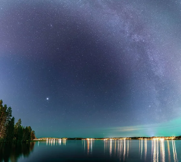 Underbar Vintergatans Galax Över Lugn Natt Stocksjosjön Norra Sverige Umeå — Stockfoto