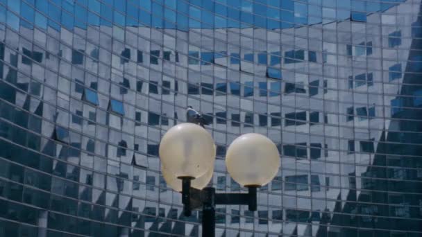 16Mm Plano Reflexión Del Edificio Paris Defensa — Vídeo de stock