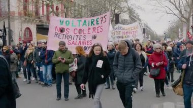 Paris, 28 Mart 2023: Fransız hükümetine karşı protesto