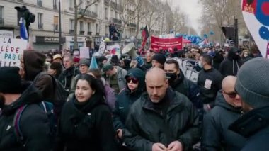 Paris, 28 Mart 2023: Fransız hükümetine karşı protesto