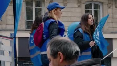Paris, 28 Mart 2023: Fransız hükümetine karşı protesto