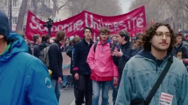 Paris, 28 Mart 2023: Fransız hükümetine karşı protesto