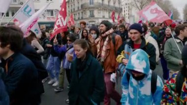 Paris, 28 Mart 2023: Fransız hükümetine karşı protesto