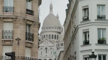 Paris Kutsal Kalbi (Sacr coeur de Paris) şehir merkezinden çekilmiştir.