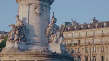 Paris, Fransa - 11 Haziran 2023: Cumhuriyet 'te sabahın erken saatleri