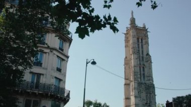 Paris, Fransa - 11 Haziran 2023: Chatelet 'te sabahın erken saatleri