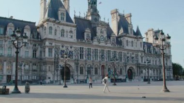 Paris, Fransa - 11 Haziran 2023: Hotel de ville 'de sabahın erken saatleri