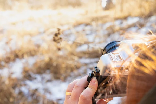 stock image Blurry photo of winter nature and woman taking photos of a beautiful sunny day using camera, traveler woman enjoying nature. High quality photo