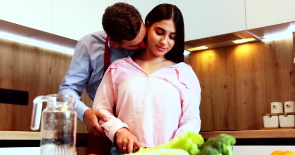 Portrait Happy Couple Cooking Home Young Married Couple Flirting Kitchen — Vídeos de Stock