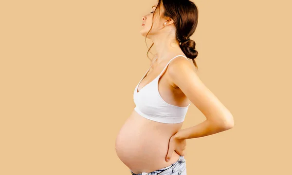Atractiva Madre Embarazada Que Sufre Dolor Espalda Debido Embarazo Mujer — Foto de Stock