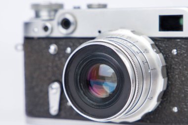 Eski model kamera. Mercekleri yaklaştır.