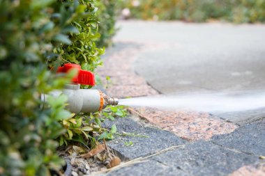 Bahçıvan sulama borularınızdaki ve fıskiye başlıklarınızdaki tüm suyu boşaltıyor..