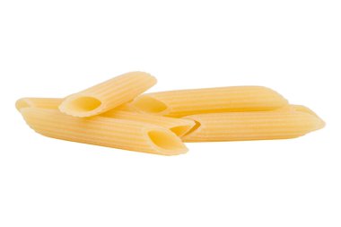 Beyaz arka planda izole edilmiş makarna. Kırpma yolu dahil. Seçici odak.