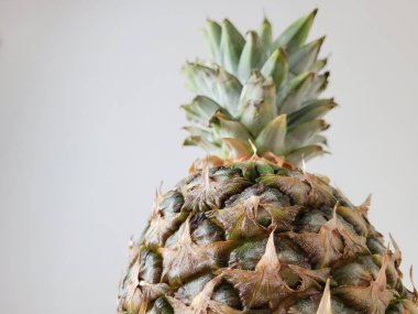 Egzotik bir tat için büyük bir ananas.. 