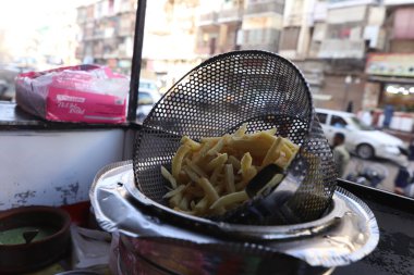 Burns Yolu Mart 2021, Karaçi 'nin ünlü ve eski yemek caddeleri, Karaçi' nin lokantaları..