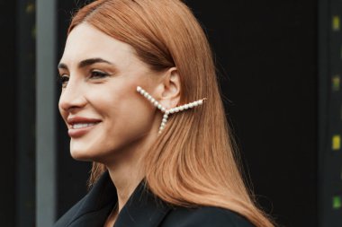 Milan Moda Haftası Kadın Giyim / Yaz 2024 'te Gucci Show' un dışında bir konuk..