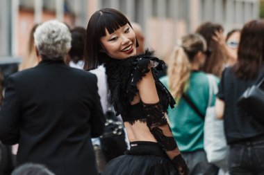 Lin Lin, Antonio Marras 'ın önünde Milan Moda Haftası Kadın Giyim / Yaz 2024.