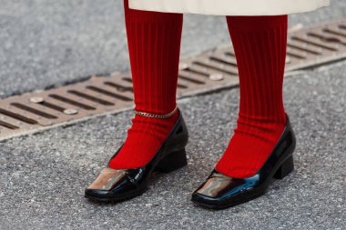 Milan Moda Haftası Kadın Giyim / Yaz 2024 'teki Antonio Marras defilesinde moda detayları.