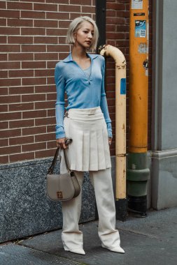 Milan Moda Haftası Kadın Giyim / Yaz 2024 'te Fendi Show' un dışında bir konuk..
