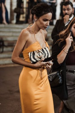 Milano Moda Haftası Kadın Giyim / Yaz 2024 'te Roberto Cavalli' nin konuğu.