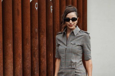 Milano Moda Haftası Kadın Giyim / Yaz 2024 'te Sportmax Show' un dışında Bettina Looney.