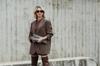Milan Moda Haftası Kadın Giyim / Yaz 2024 'te Sportmax Show' un dışında bir konuk..