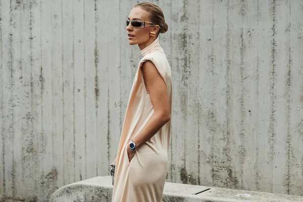 Milan Moda Haftası Kadın Giyim / Yaz 2024 'te Sportmax Show' un dışında bir konuk..
