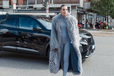 Ginevra Mavilla, Ferragamo 'nun hepsini giyer, Salvatore Ferragamo' nun dışında Milan Moda Haftası Kadın Giyim / Yaz 2024.