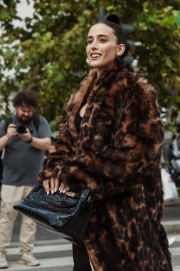Livia Nunes Marques, Ferragamo 'nun hepsini giyer, Salvatore Ferragamo' nun dışında Milan Moda Haftası Kadın Giyim / Yaz 2024.