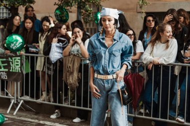 Kiwi Lee, Milano Moda Haftası Kadın Giyim / Yaz 2024.