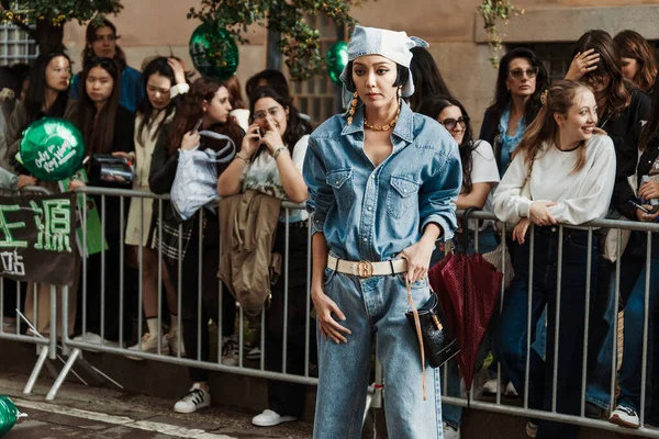 Kiwi Lee Utanför Bally Show Milan Fashion Week Kvinnors Kläder Stockfoto