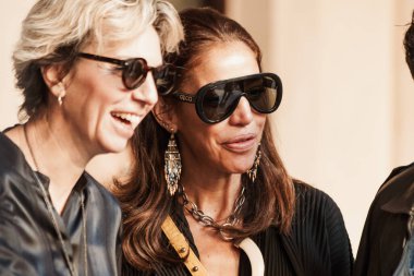 Milano Moda Haftası Kadın Giyim / Yaz 2024 'te HUI konuğu gösterisi.