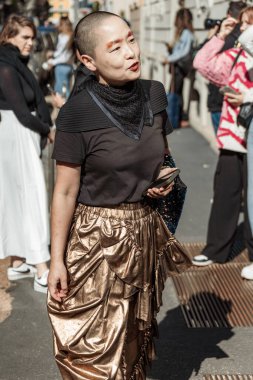 Milano Moda Haftası Kadın giyim / Yaz 2024 boyunca Dolce & Gabbana tarafından desteklenen Karoline Vitto gösterisi.