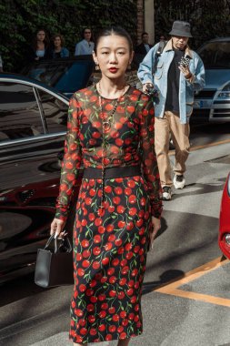 Milano Moda Haftası Kadın giyim / Yaz 2024 boyunca Dolce & Gabbana tarafından desteklenen Karoline Vitto gösterisi.