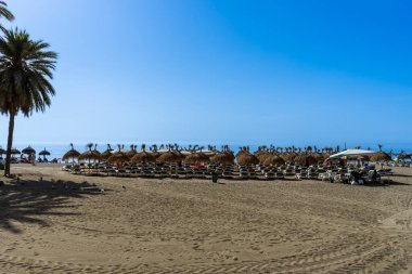 Marbella, İspanya - 11 Eylül 2022: Marbella, İspanya Merkez Plajı 11 Eylül 2022