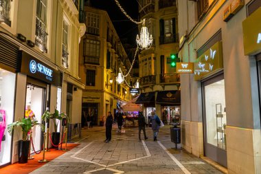 MALAGA, İspanya - 3 Aralık 2022: Malaga, İspanya 'da Marqus de Larios caddesinde Noel süslemeleri